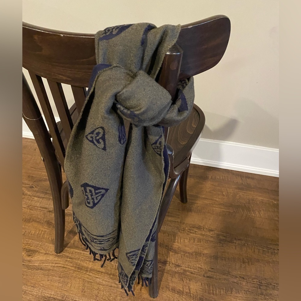 Peter James Pure New Wool Celtic Knot Reversible Scarf Olive Green Navy Blue